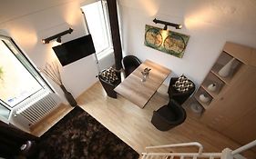 Via Lunga Apartment in Bordighera Old Town